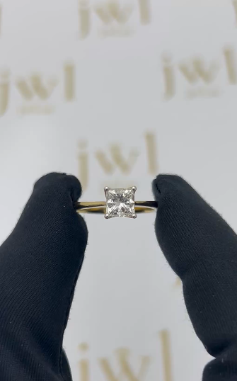 1.04 Carat Princess Cut Lab-Grown Diamond Classic Solitaire Engagement Ring in 18K Yellow Gold