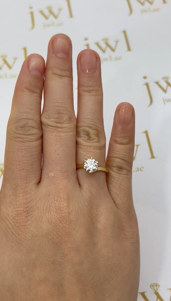 1.06 Carat Round Lab-Grown Diamond Twisted Solitaire Engagement Ring in 18K Yellow Gold