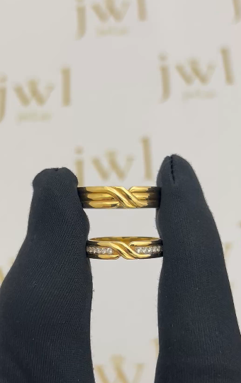 Twisted Diamond Lab-Grown Diamond Wedding Band in 18K Yellow Gold